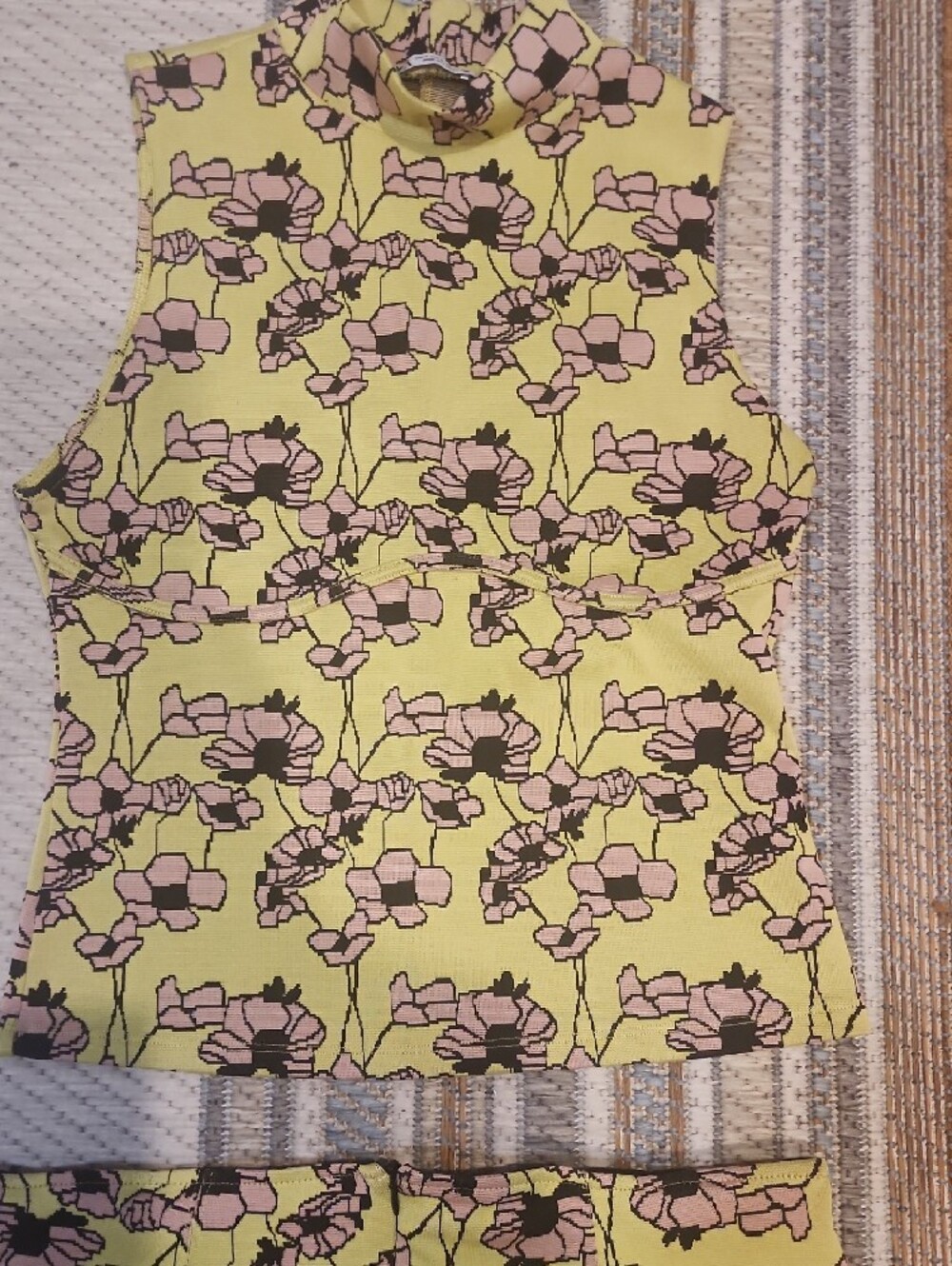 Zara Yellow Floral Mock-Neck Skirt And Top - Picture 5 of 10